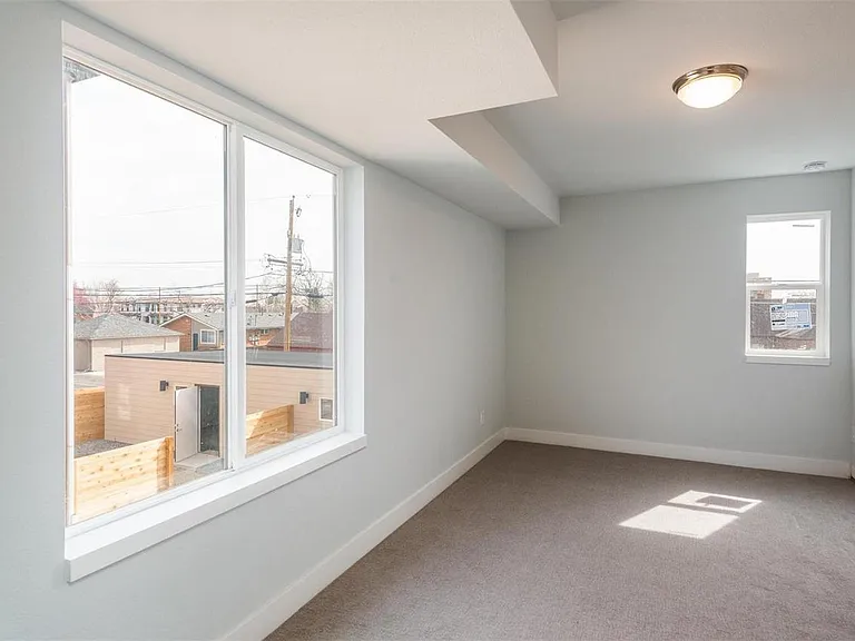 1574 Wolff St — Photo 15