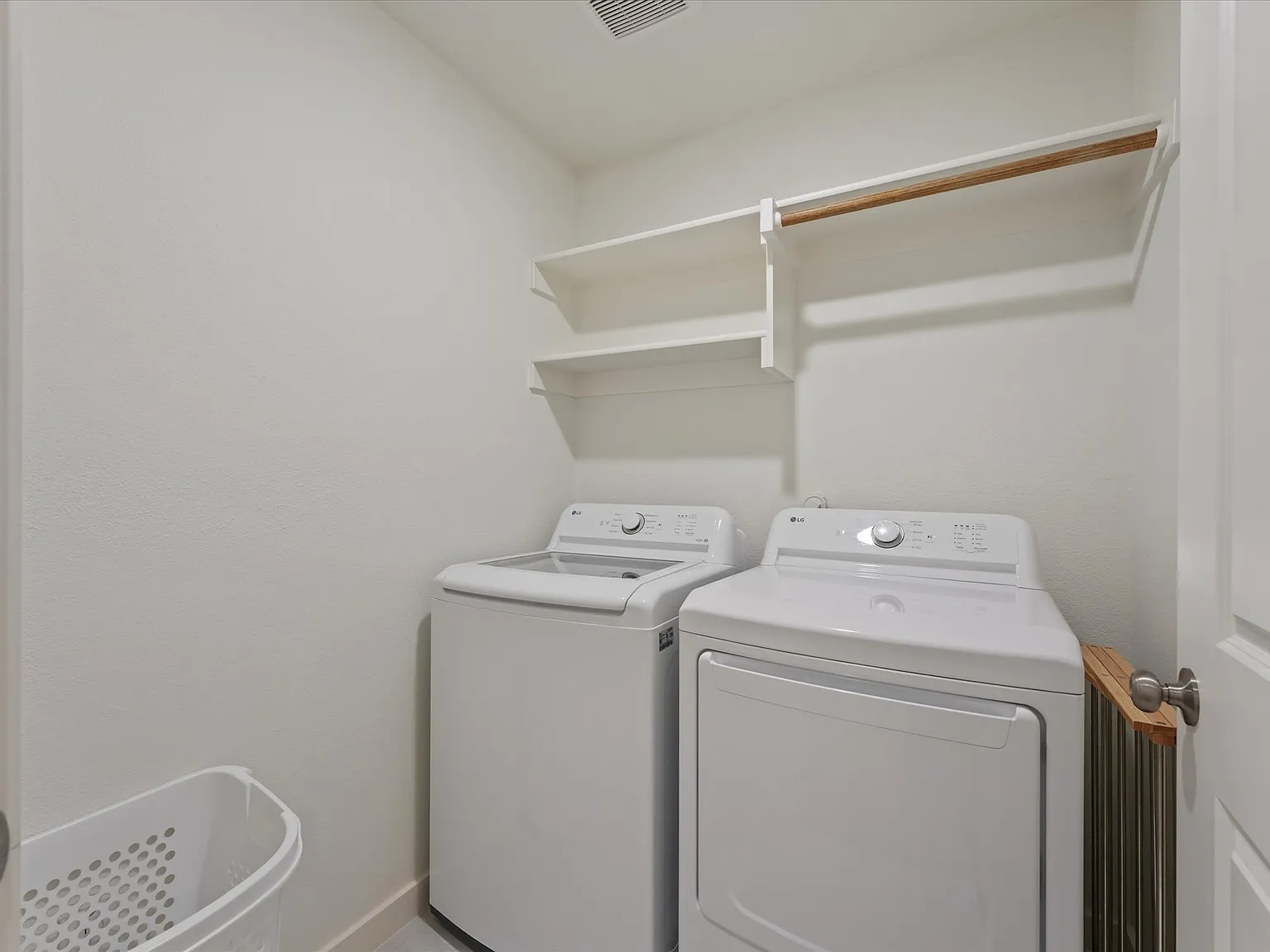 3 bed, 1262 sqft, $2,500 — Photo 1