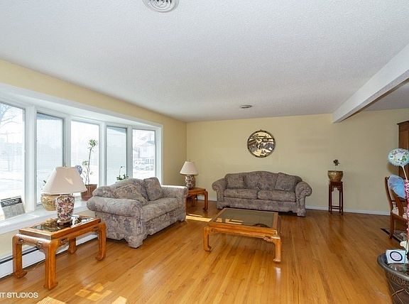 3rd image of 741 Davis St