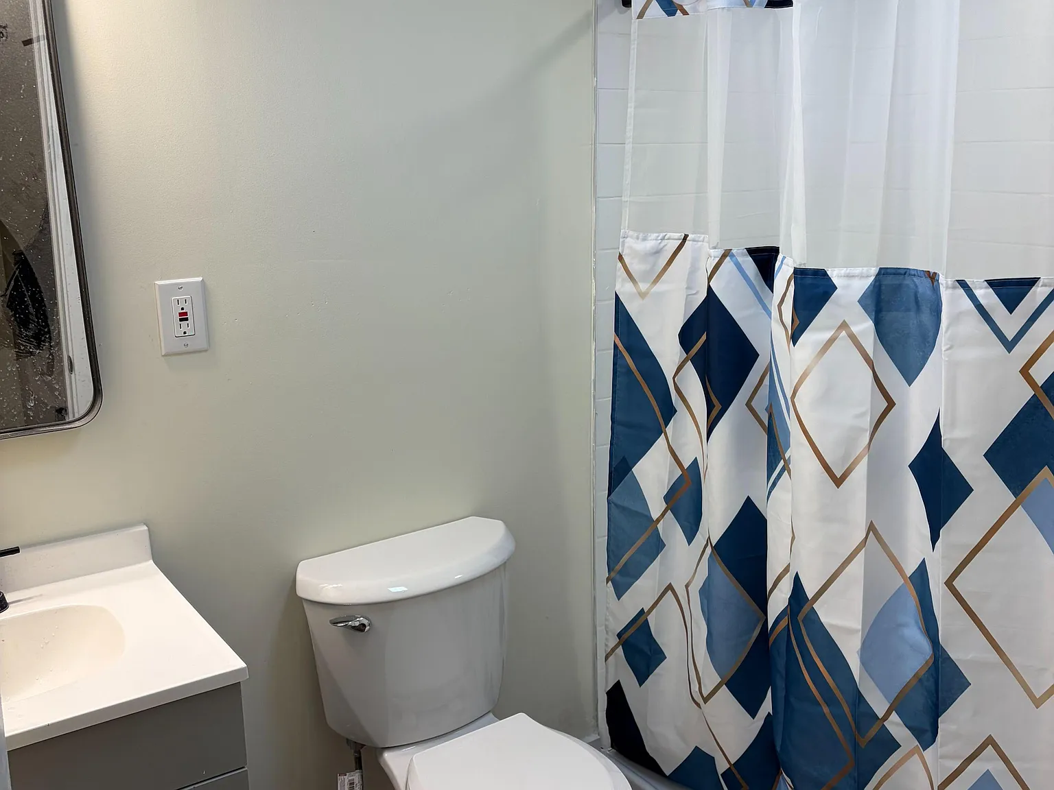4 bed, 4.0 bath, 2800 sqft, $819 — Photo 3