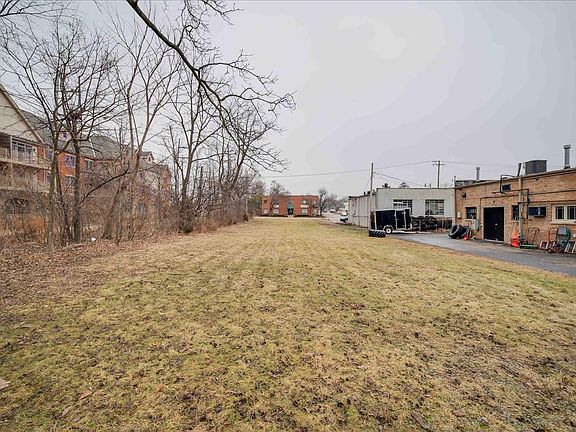 2nd image of 324 S Main St