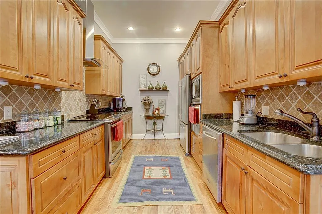 4 bed, 3.5 bath, 3300 sqft, $6,495 — Photo 4