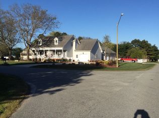 2 Waterview Cir, Smithfield, VA 23430