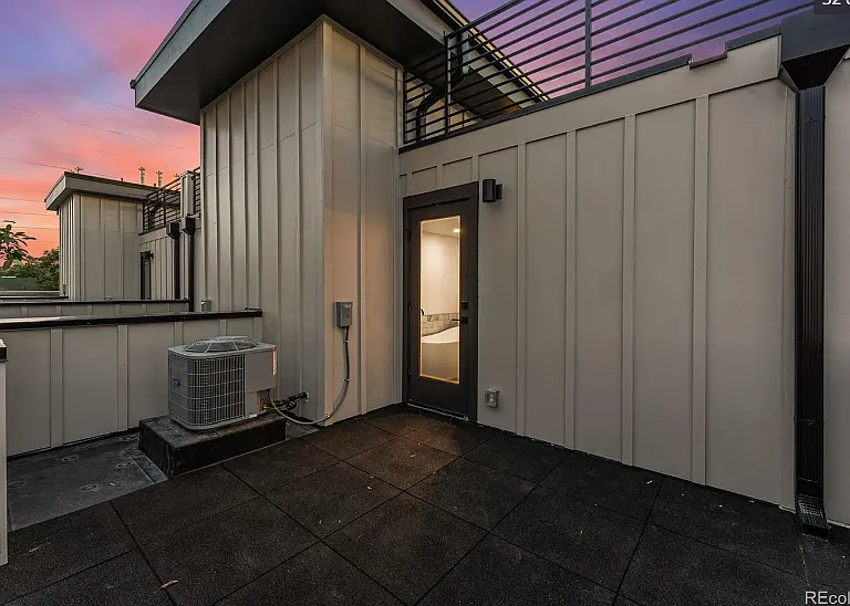 3919 Cook St — Photo 31