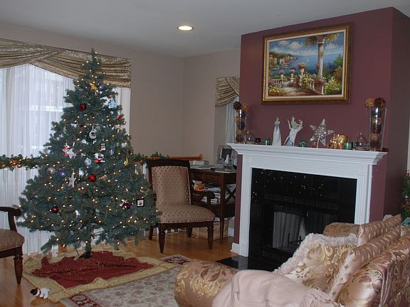 3rd image of 1617 N Artesian Ave APT 1N