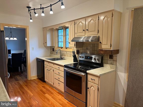 2nd image of 104 Harvest Ln