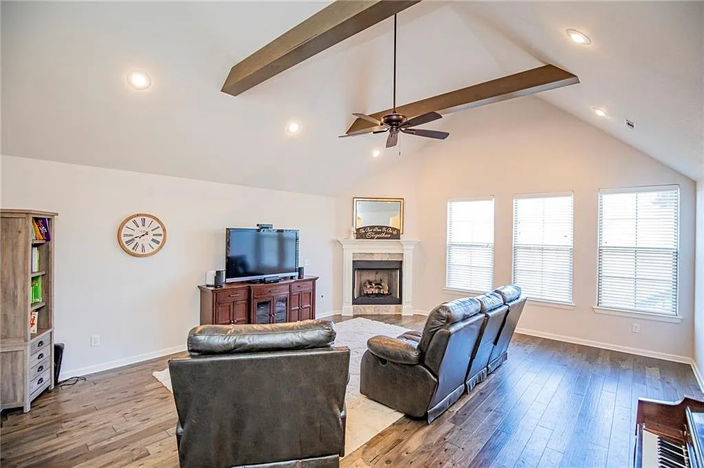 5 bed, 2624 sqft, $2,495 — Photo 1