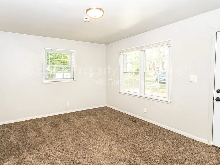 5200 Fagan St — Photo 3