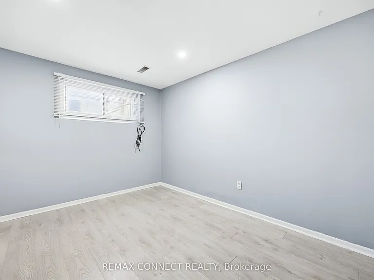50 Palmerston Ave #LOWER — Photo 9