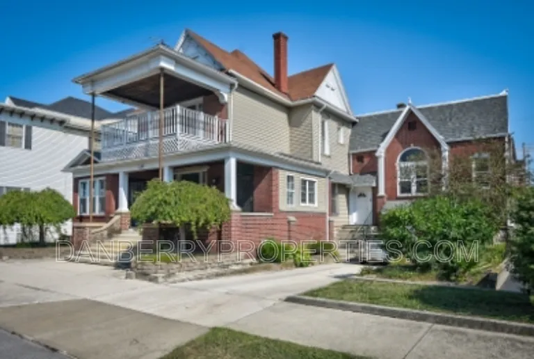 134 W Tiffin St #B — Photo 3
