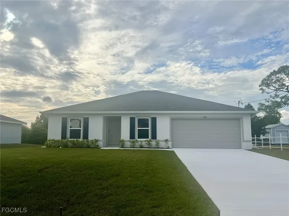 3732 NE 15th Place Cpe, Coral, FL 33909