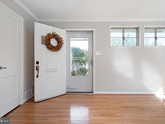 4th image of 6836 Radcliffe Dr