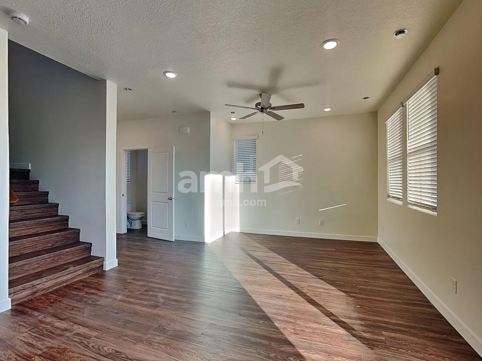 5 bed, 3.5 bath, 2421 sqft, $2,945 — Photo 4