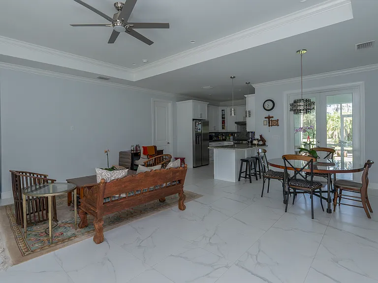 260 Price St — Photo 11