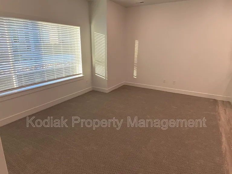 1087 N 1840 W — Photo 3