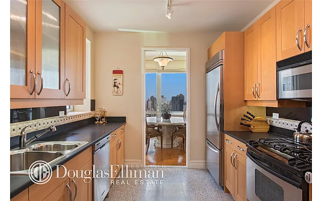 Sold by Douglas Elliman | media 4