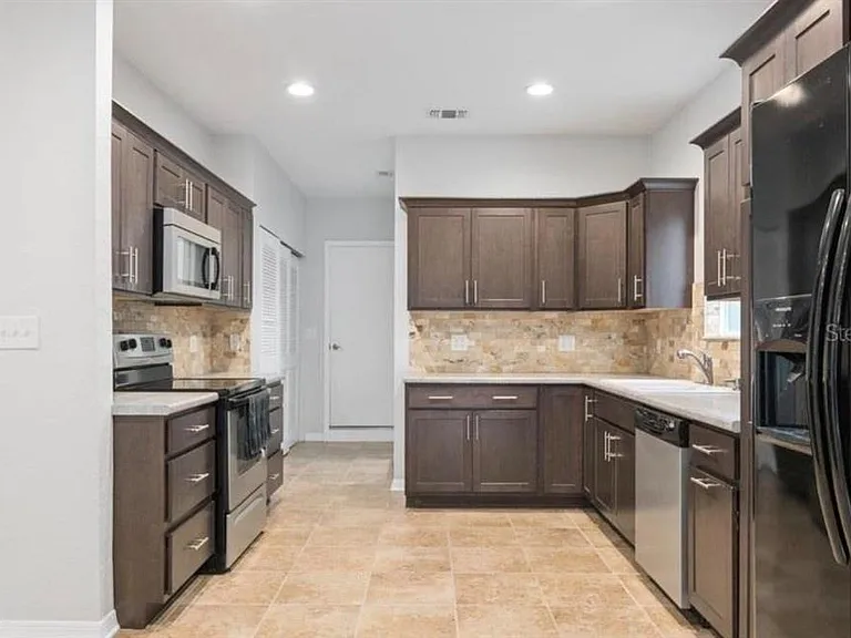 10744 Creek Dr — Photo 8