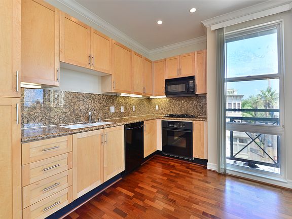 3rd image of 525 11th Ave Unit 1404
