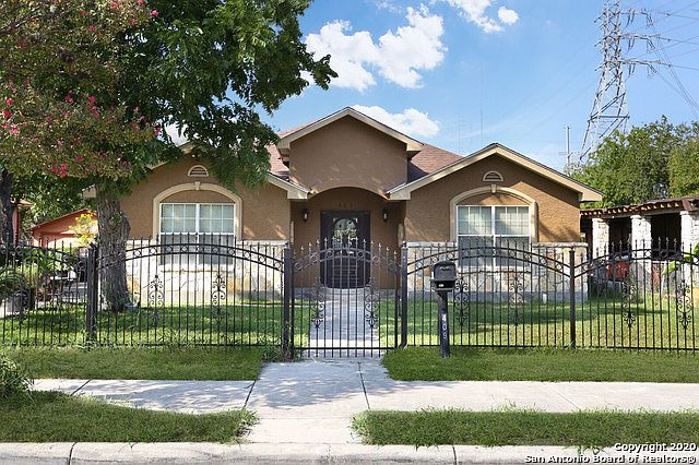 1st image of 409 Arbor Pl