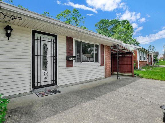 3rd image of 2047 Bluehill Dr