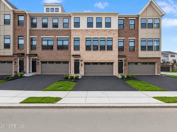 77 Augustus Dr, Middletown, NJ 07748