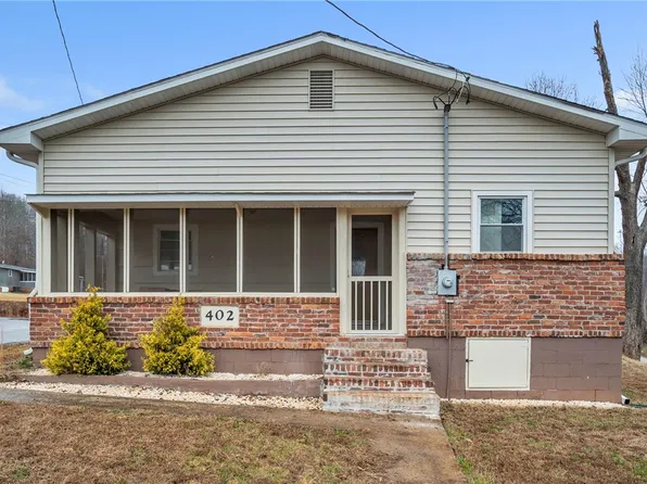 402 Laurel And Hardy Lake Rd, Marietta, SC 29661