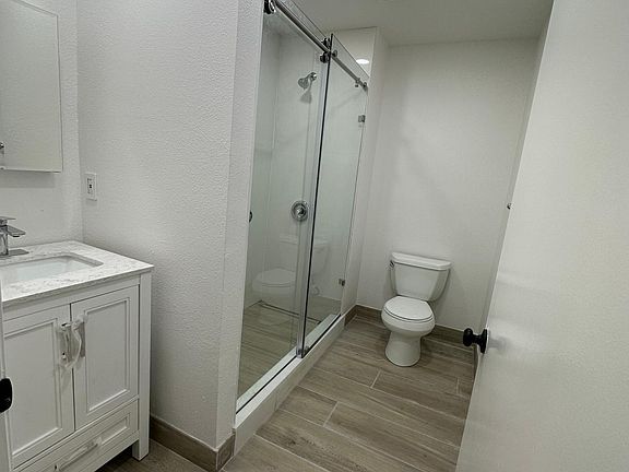 5th image of 6910 Balboa Blvd APT 3