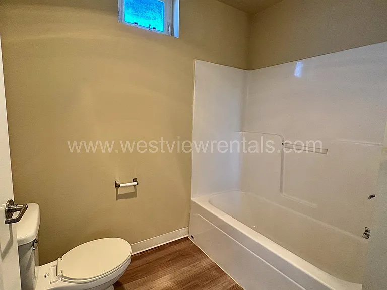 200 E Maple St — Photo 216