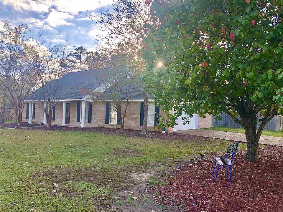 2nd image of 153 Live Oaks Blvd
