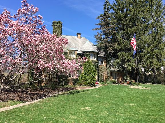 2nd image of 903 Forest Dr