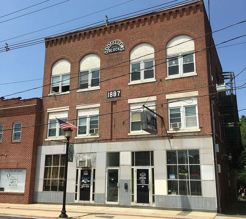 21-23 W Main St