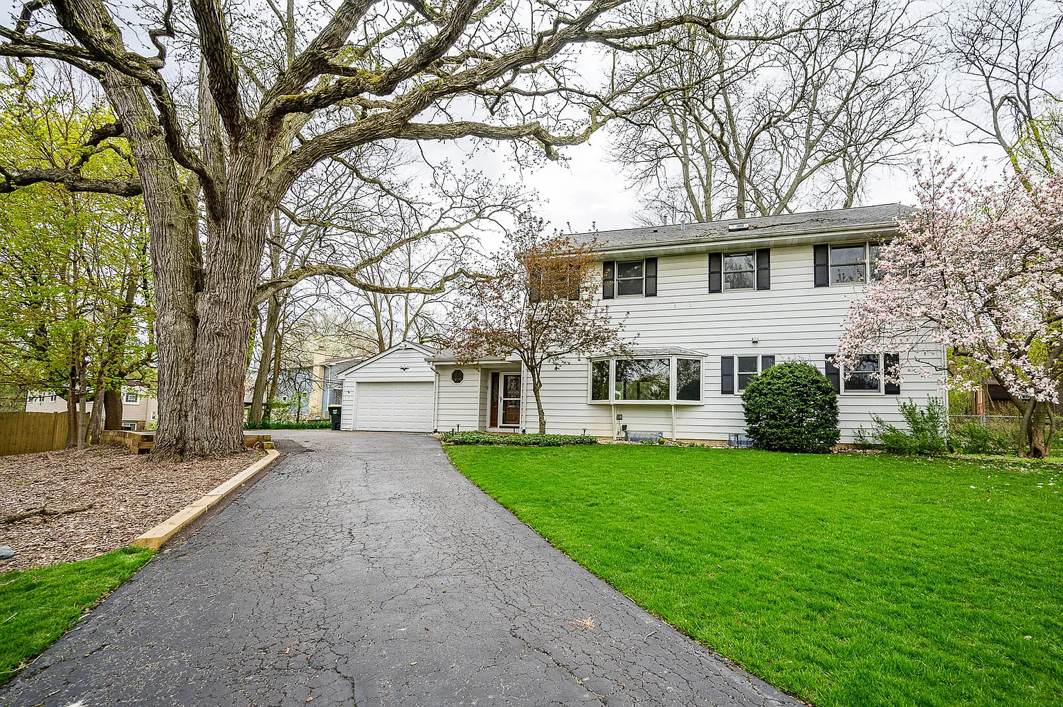 801 Lomond Dr photo 1