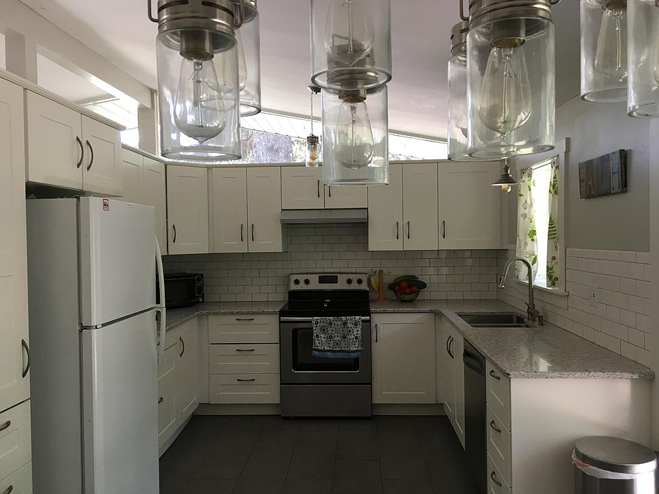 1st image of 1439 E Greenfield Ave