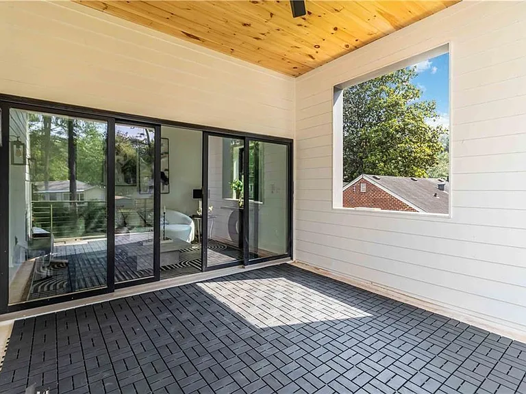 1554 Columbia Cir — Photo 33