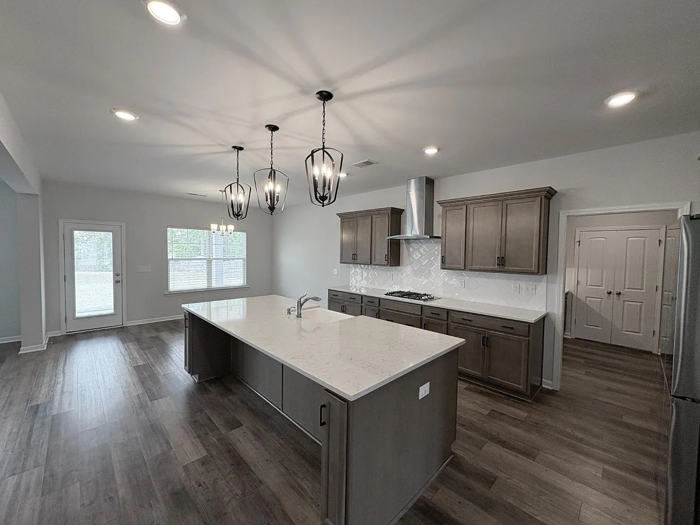153 Brockway Dr — Photo 2