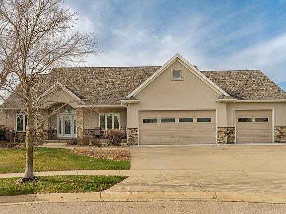 2nd image of 3501 Cameo Ln NE