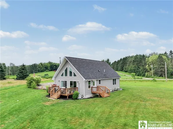 1710 28th Creek Rd, Falconer, NY 14733