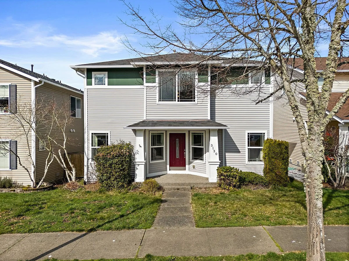 4 bed, 2.5 bath, 2559 sqft, $3,100 — Photo 1