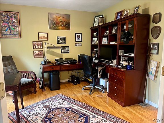 5th image of 958 Limerick Ln