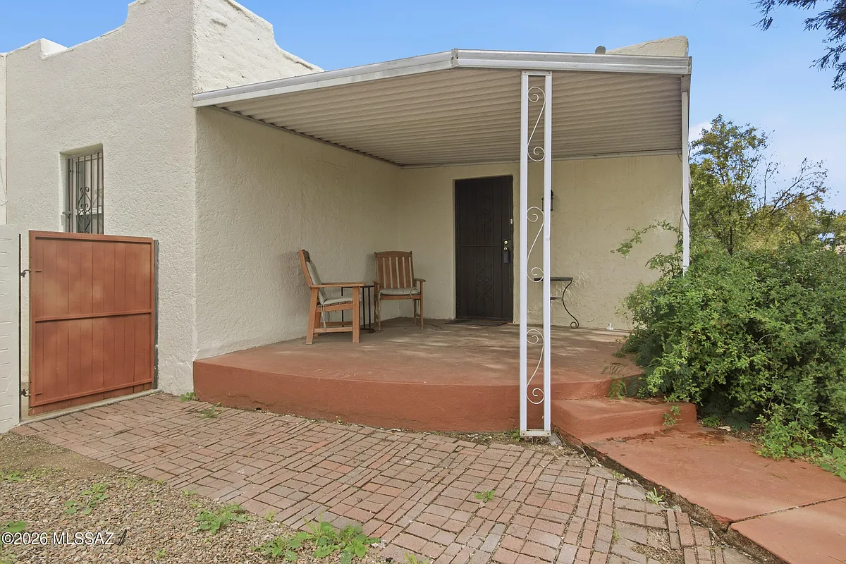 Building Photo - 1419 E Linden St