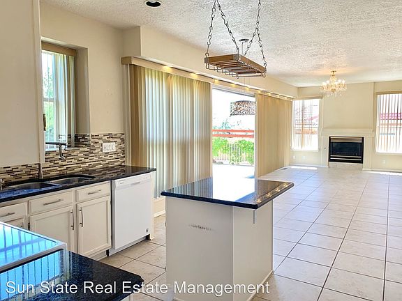 3rd image of 1514 Canyon Hills Dr NE