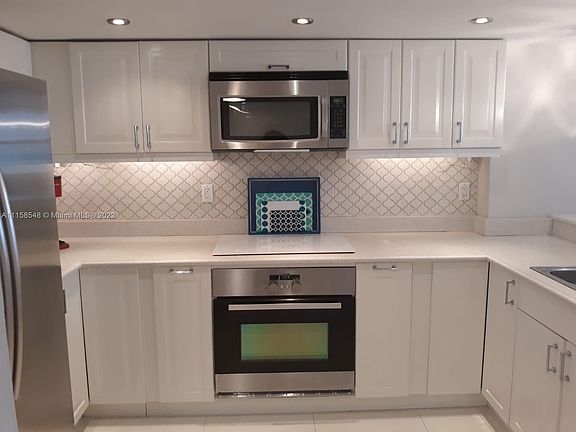 4th image of 2555 Collins Ave APT 2209