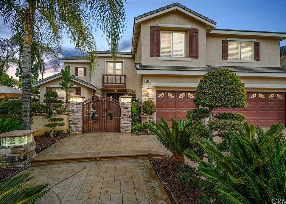 1st image of 997 Hyde Park Ct