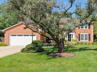 2S020 Taylor Rd, Glen Ellyn, IL 60137