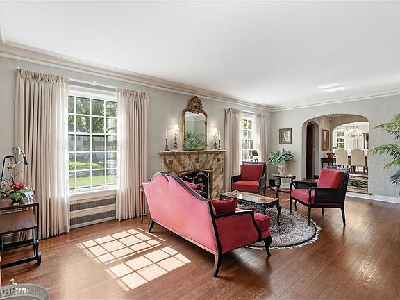 5th image of 1010 W 65th St