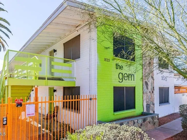 Welcome to the Gem! First month FREE with approved application. — Photo 23