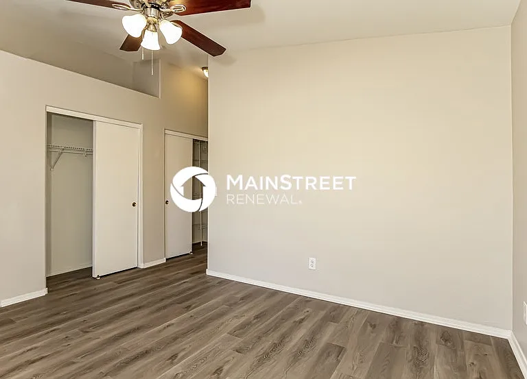 8818 W Loma Ln — Photo 13