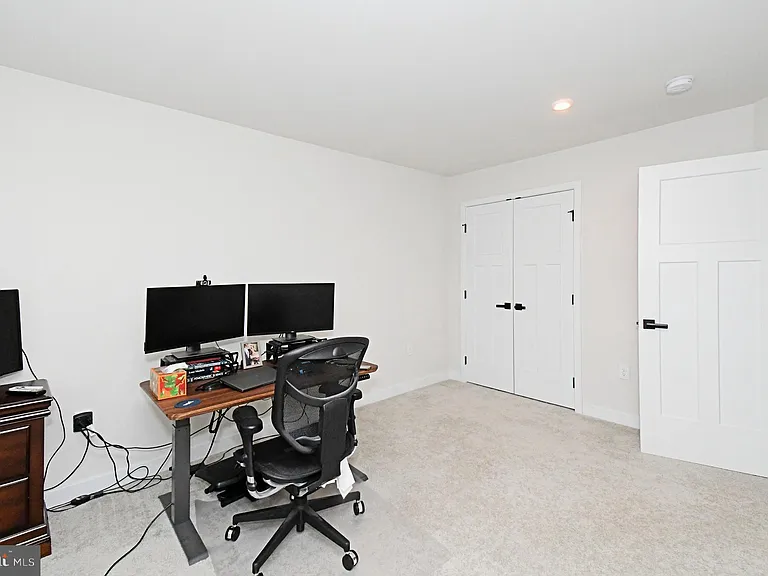 500 Sterling Dr — Photo 38