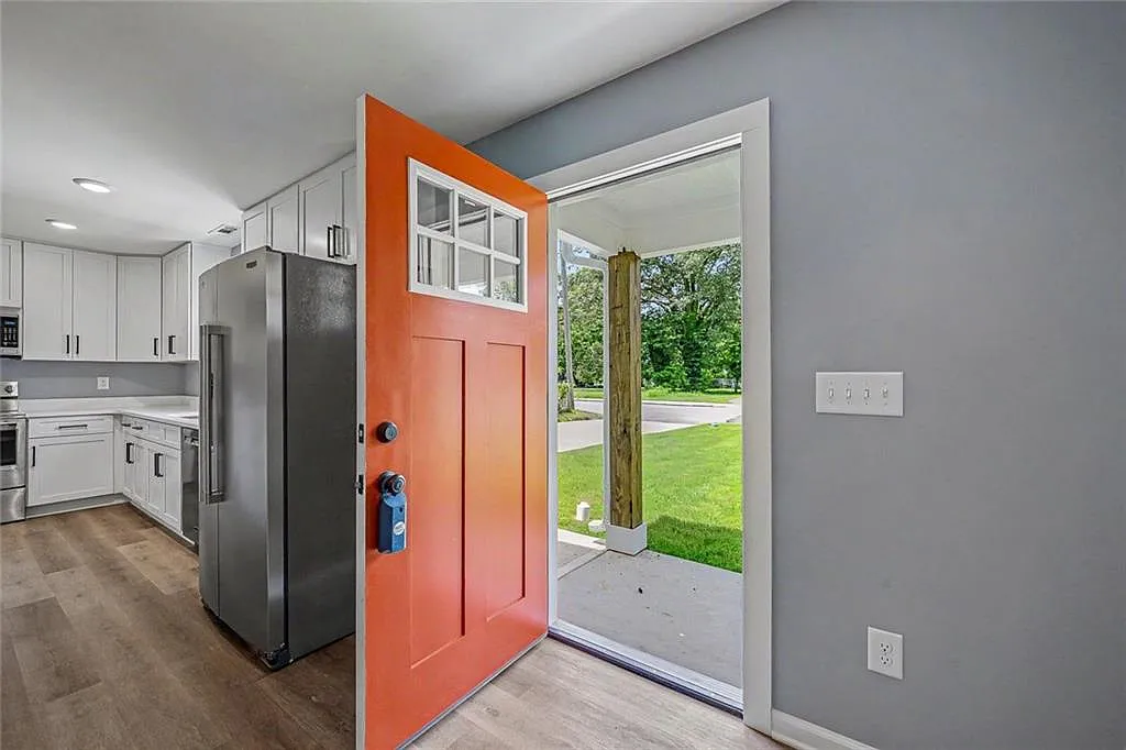 3 bed, 2.0 bath, 1320 sqft, $1,595 — Photo 3