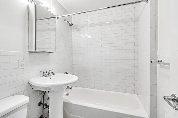 Rented by Cooper & Cooper Real Estate | media 21